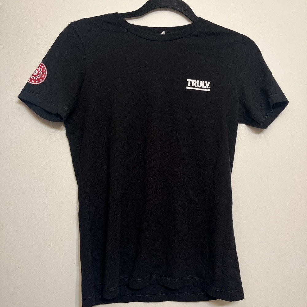 Truly Hard Seltzer and Portland Thorns Fitted Women’s Tee Like New